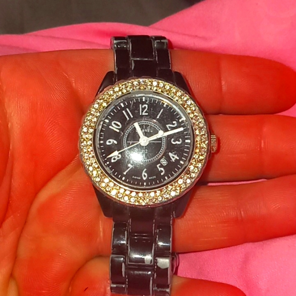 Chanel watch j12 series